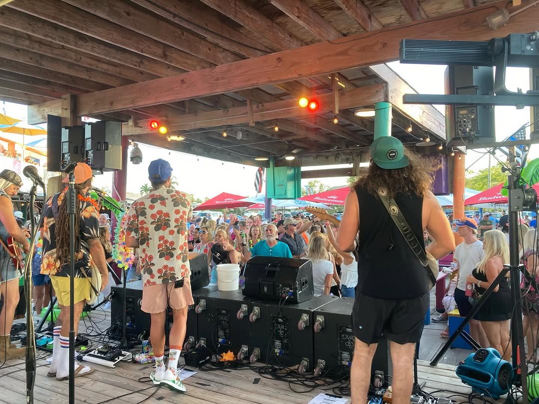 spring has officially sprung @stansidlehour in goodland with @rockrepublic kicking off the season! 
lastnight i ran lasers and lighting for the crew and had a blast doing it 🥳 if you haven’t been to a show nows the time to check their schedule