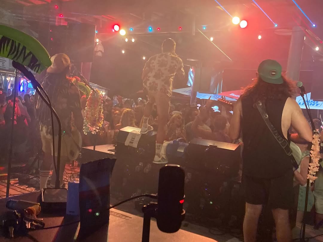 spring has officially sprung @stansidlehour in goodland with @rockrepublic kicking off the season! 
lastnight i ran lasers and lighting for the crew and had a blast doing it 🥳 if you haven’t been to a show nows the time to check their schedule